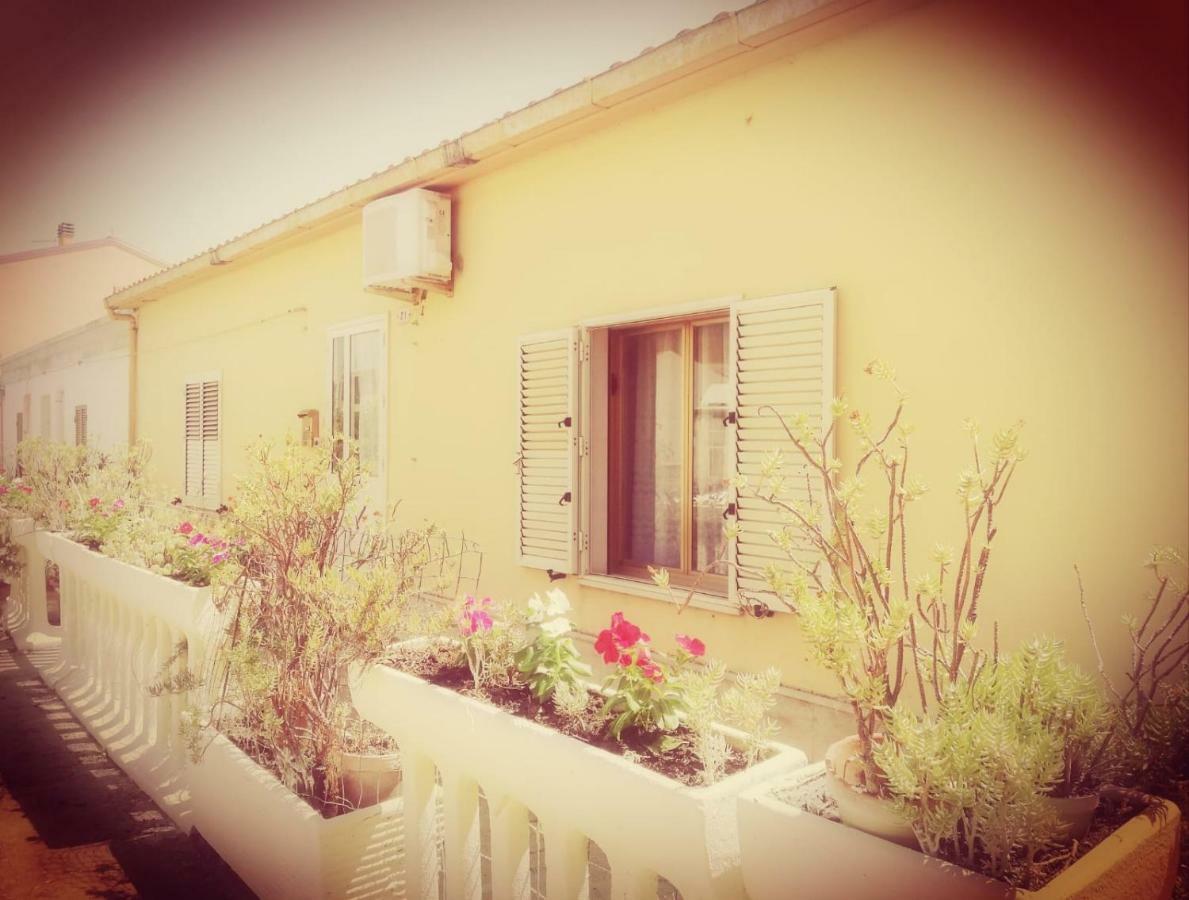 Villa Sa Domu Antiga Solarussa Exterior foto